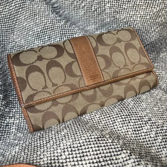 Coach Signature Canvas Wristlet and wallet Set in Brown/Tan - Picture 2 of 7